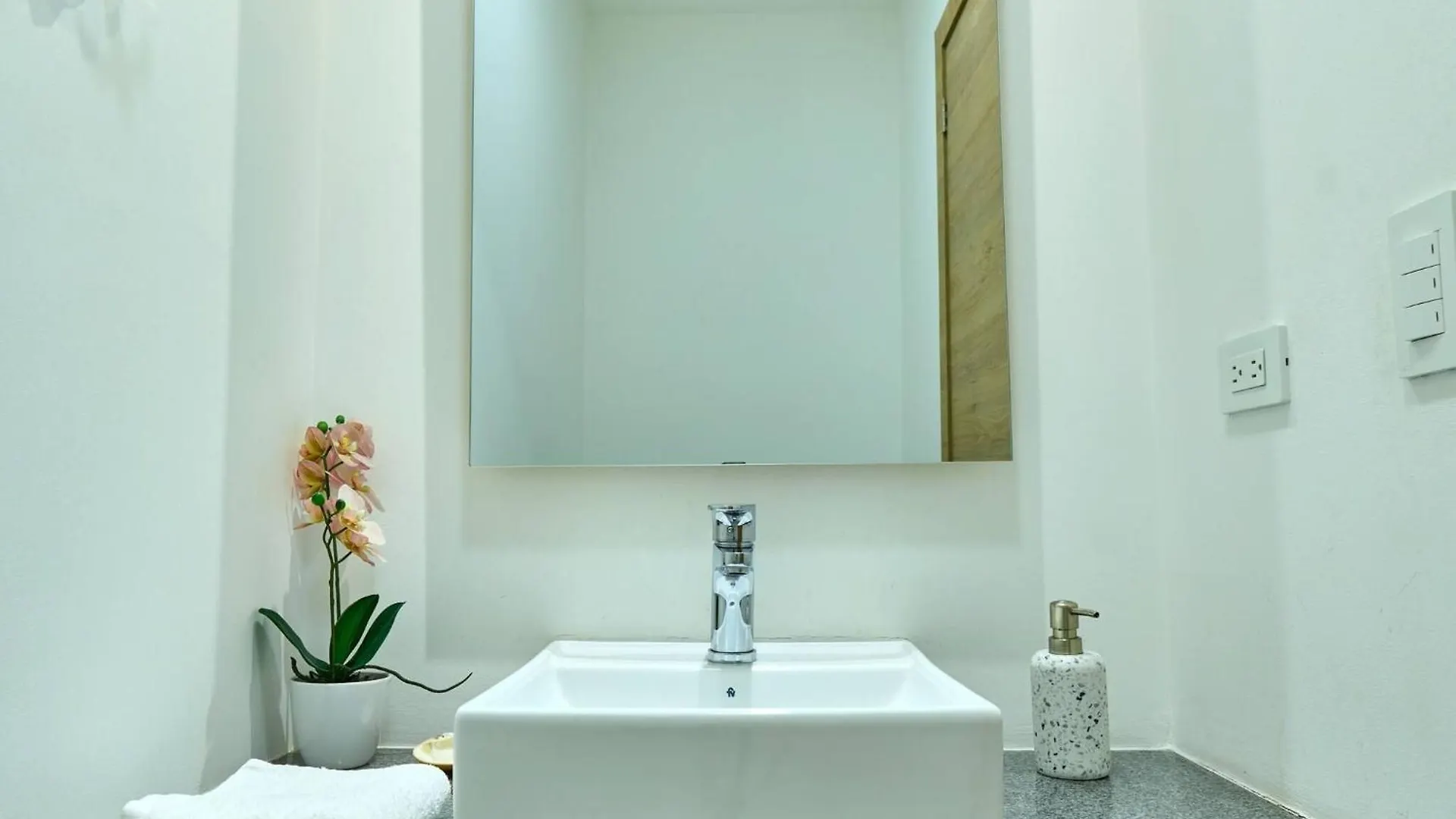 Room In Apartment - Beautiful Apt-Balcony In La Carolina 70 Qled Tv Quito 0*,