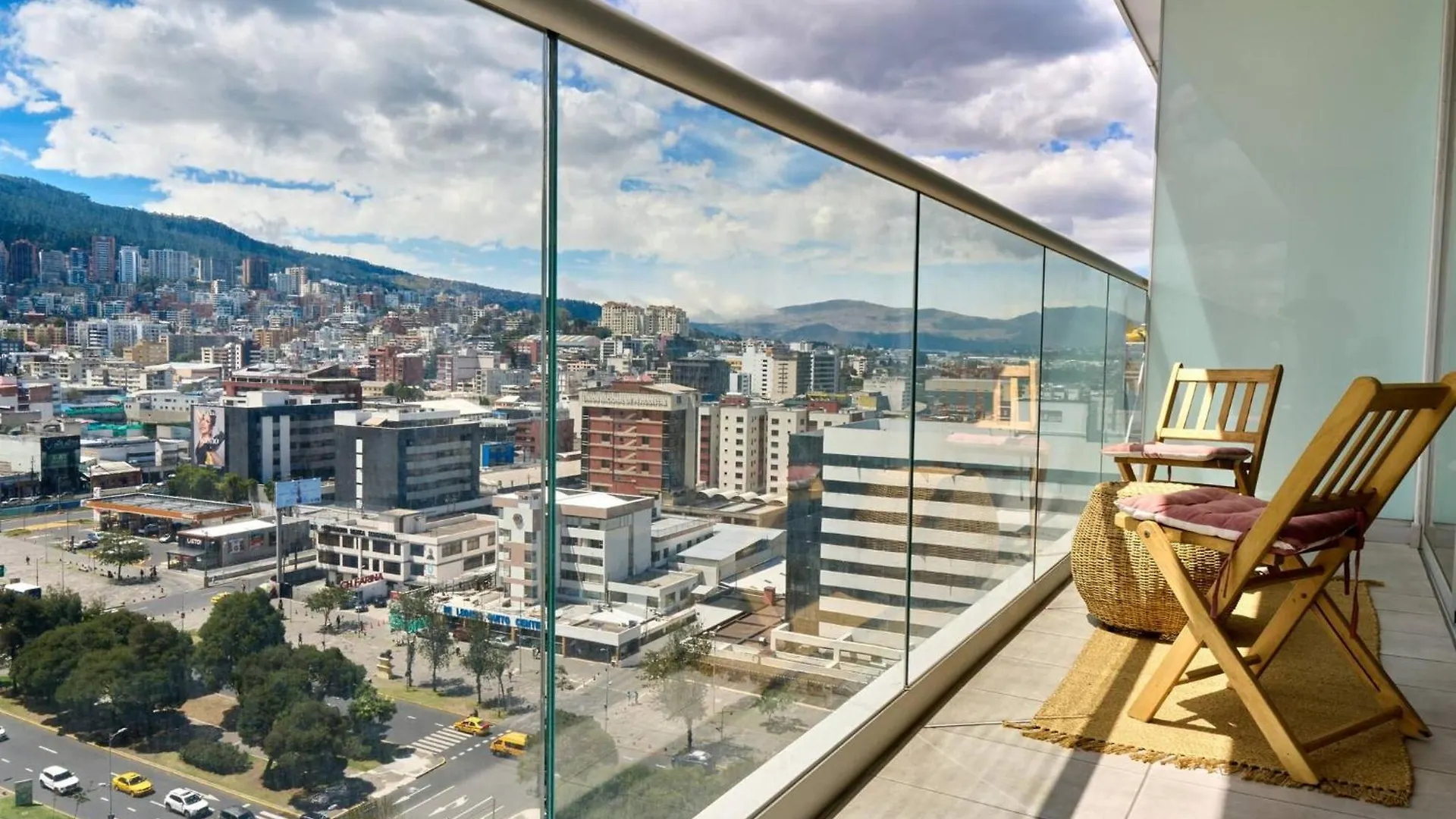 Room In Apartment - Beautiful Apt-Balcony In La Carolina 70 Qled Tv Quito Ecuador