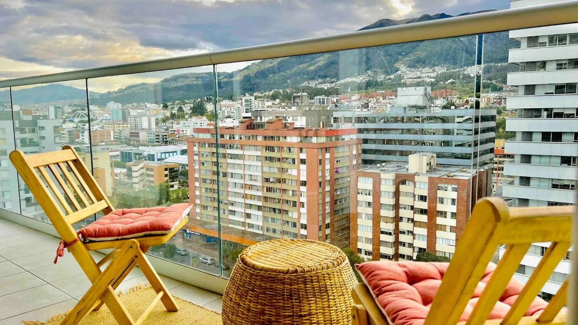 Room In Apartment - Beautiful Apt-Balcony In La Carolina 70 Qled Tv Quito 0*,  Ecuador
