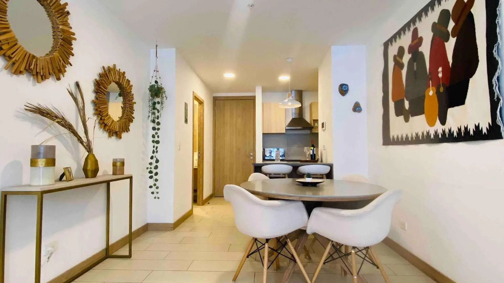Room In Apartment - Beautiful Apt-Balcony In La Carolina 70 Qled Tv Quito Affittacamere