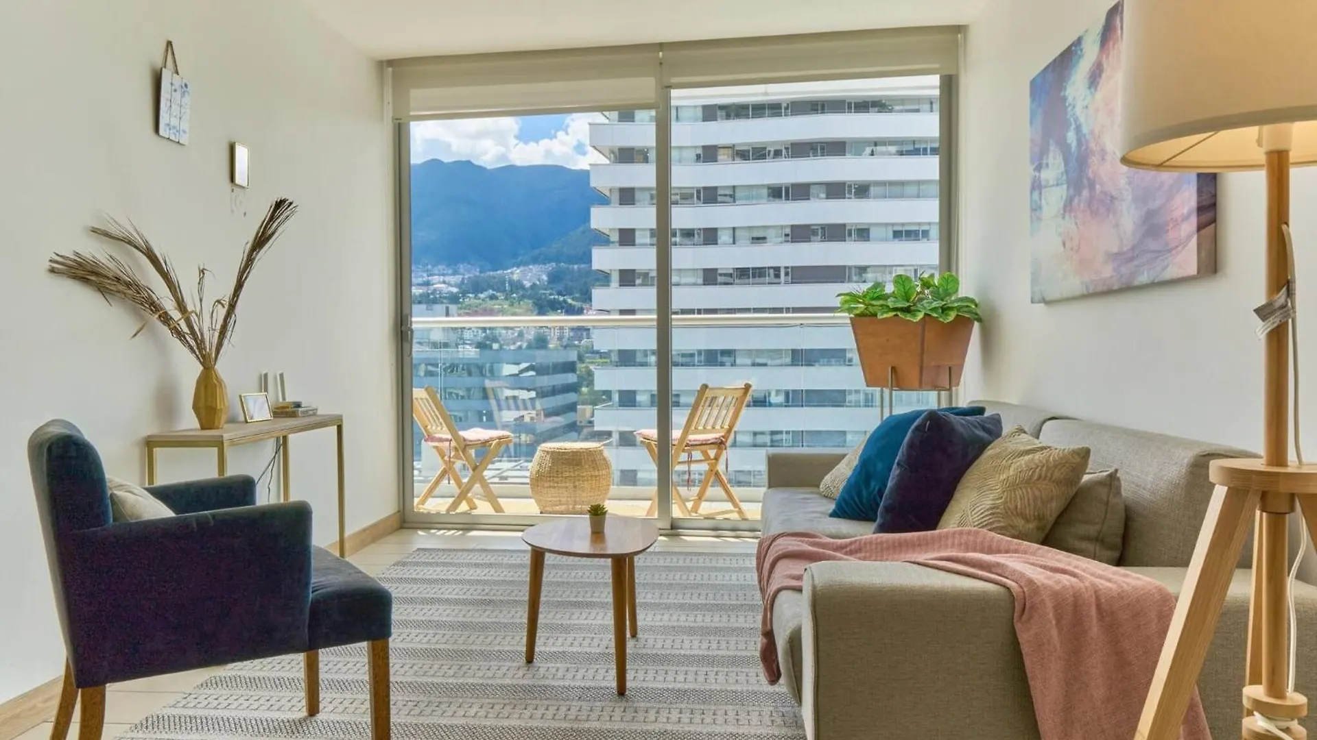 Room In Apartment - Beautiful Apt-Balcony In La Carolina 70 Qled Tv Quito